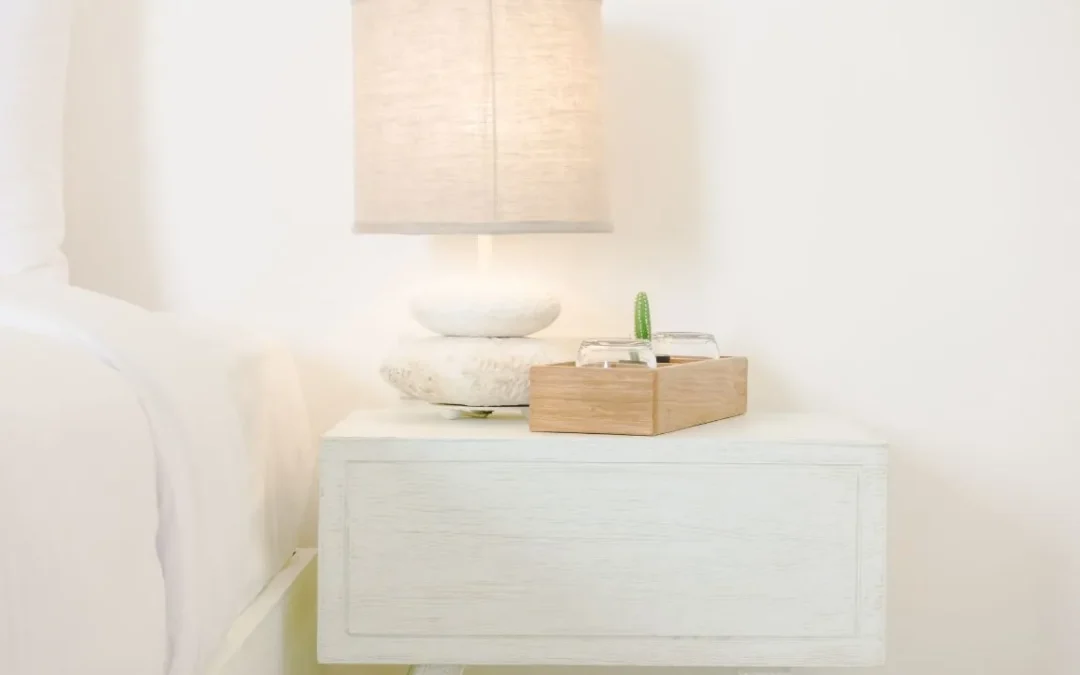 Adeus mesinha de cabeceira no quarto? Veja a nova tendência do momento