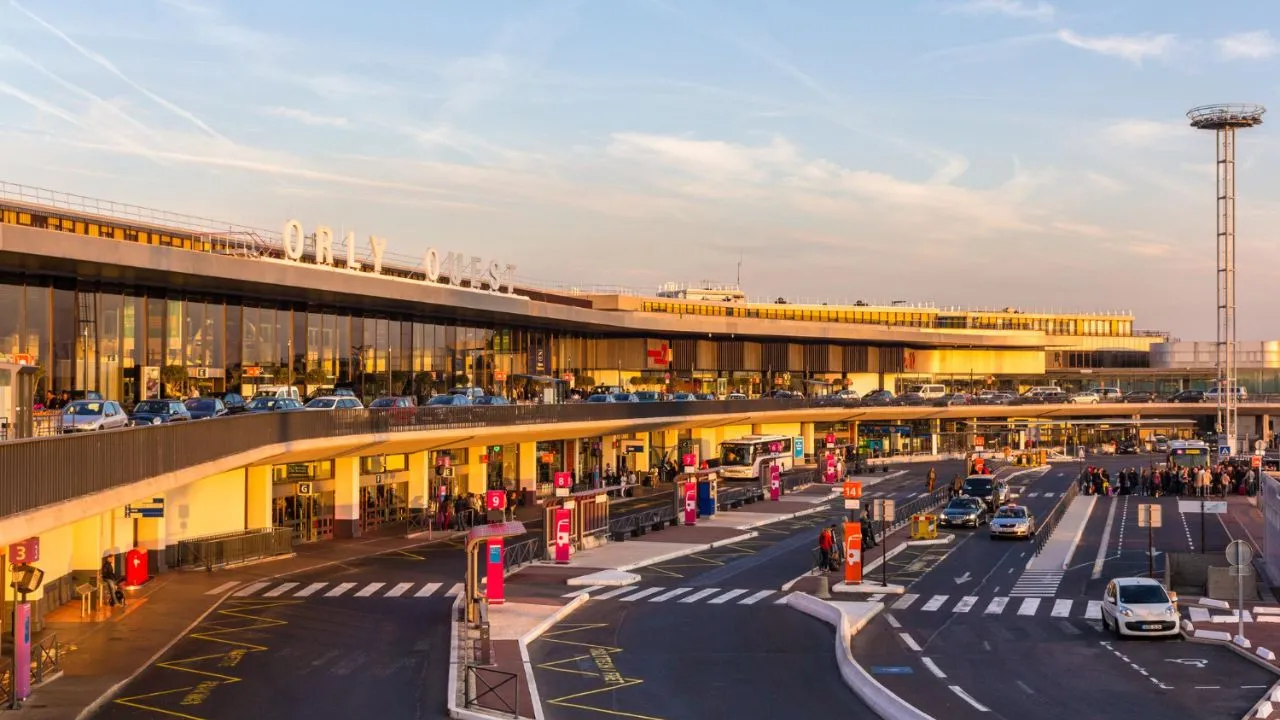 Aeroporto fornece PlayStation para você jogar enquanto espera seu voo